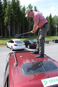 Tagesaufgabe Caddy shack: Golf auf dem Autodach. Foto: Stephan Sigloch